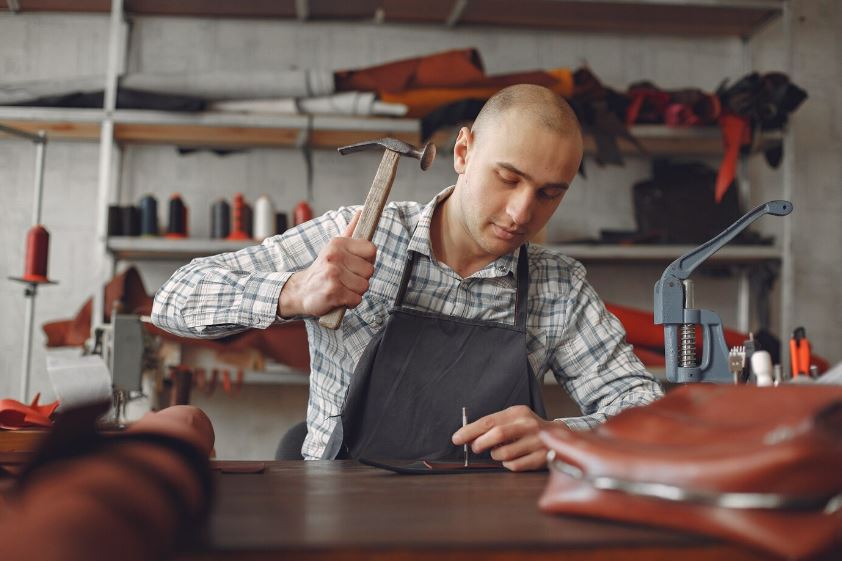 From Selection to Satisfaction: Your Complete Buying Guide to Leather Work Gear