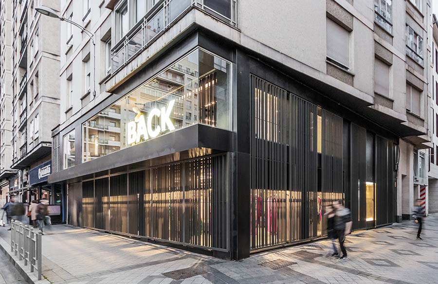 BACK PONIENTE FASHION STORE by Buho Arquitectos