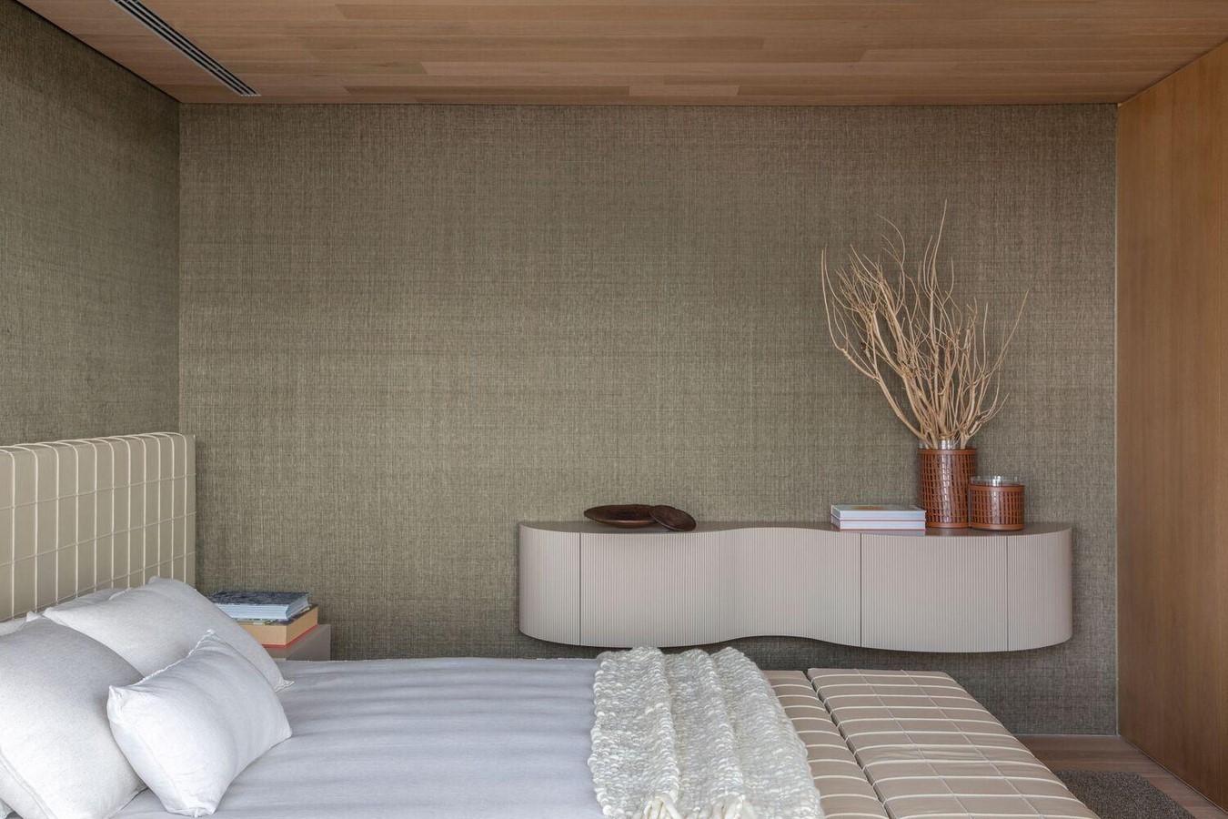 The Theoretical Role of Soft Furnishings in Shaping Spatial Narratives-Sheet4