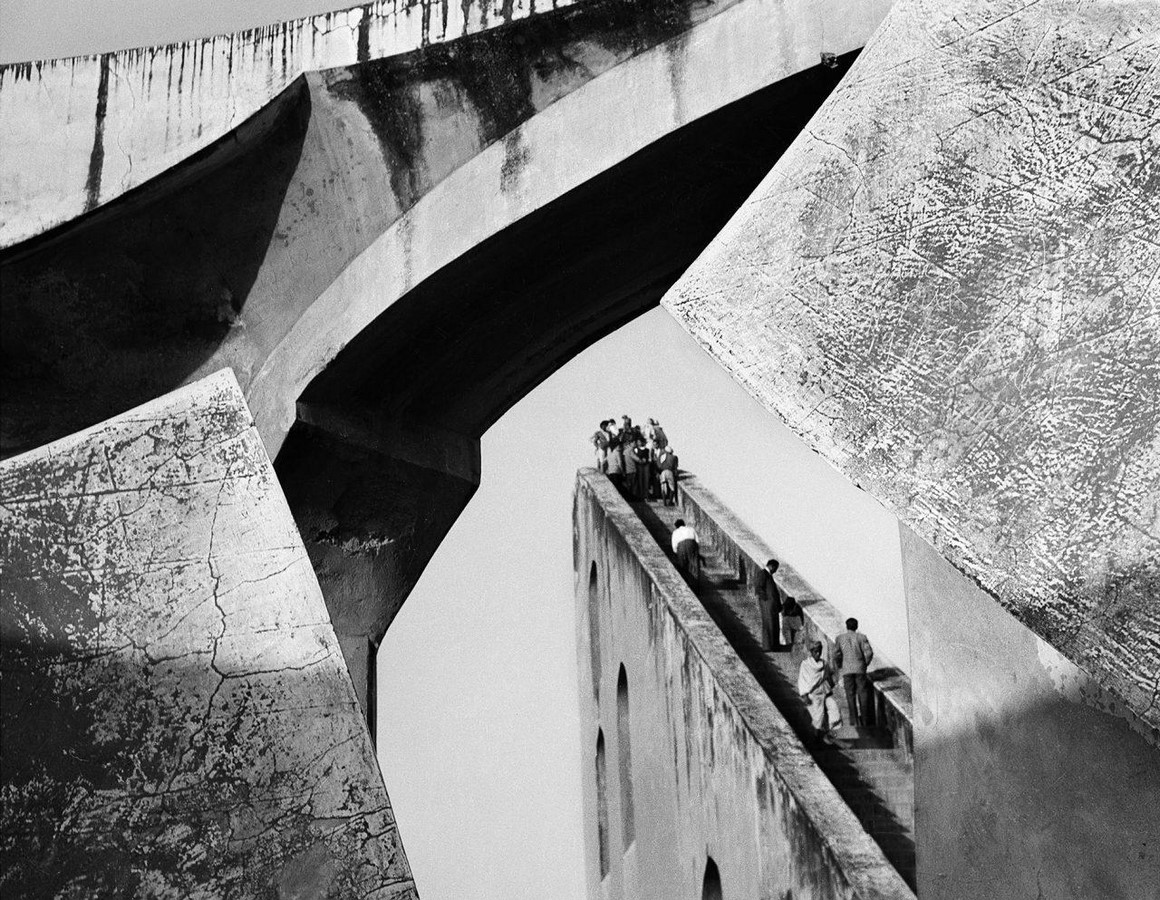 The Architect's Eye vs. The Photographer's Lens Unveiling the Hidden Dimension-Sheet3