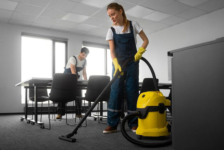 Choosing the Right Commercial Carpet Cleaner: Factors to Consider for Your Business
