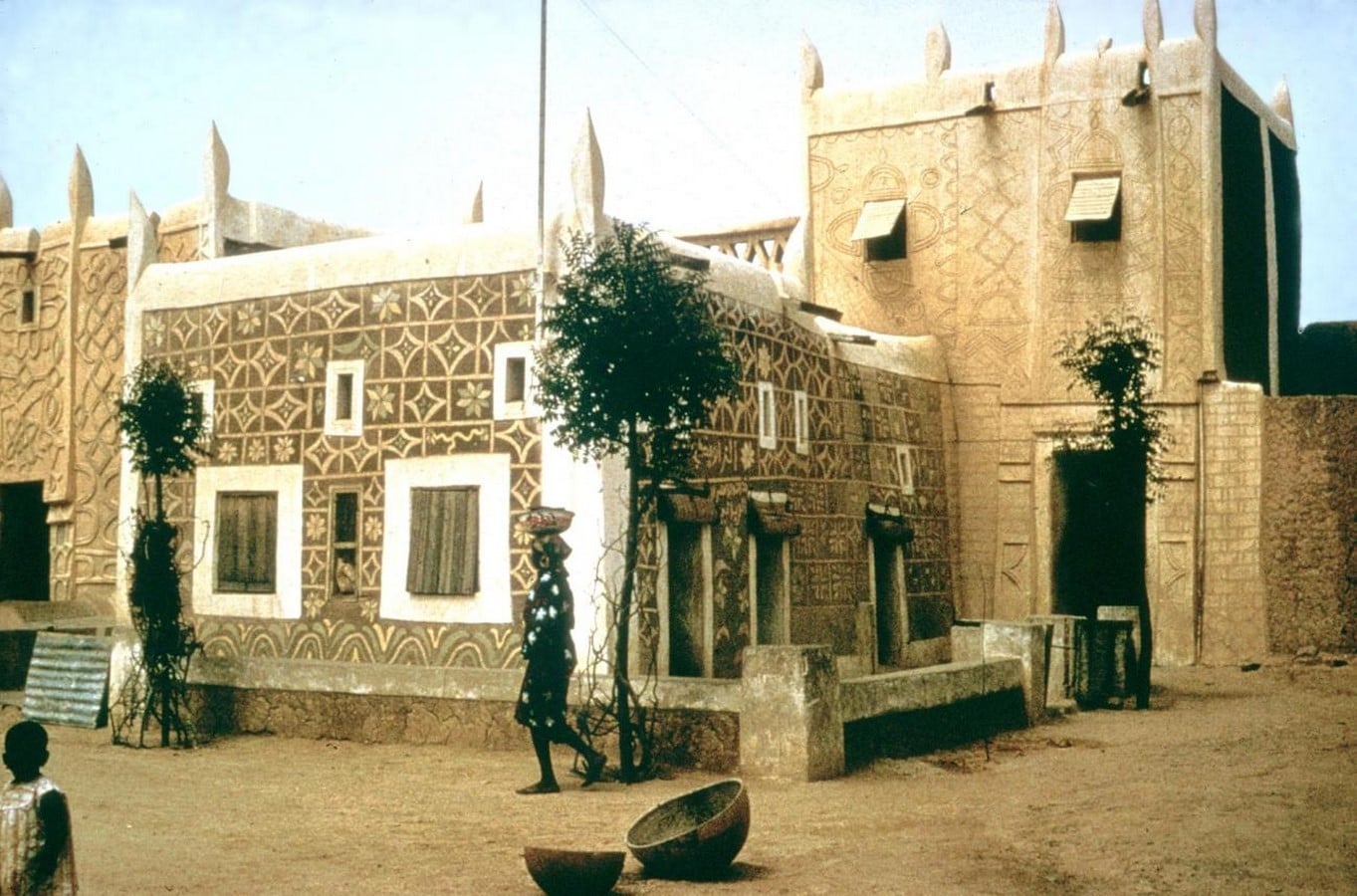 The Evolution of Nigerian Architecture: A Comparative Analysis of Pre-Colonial and Post-Colonial Styles and Their Socio-Cultural Implications.-Sheet3