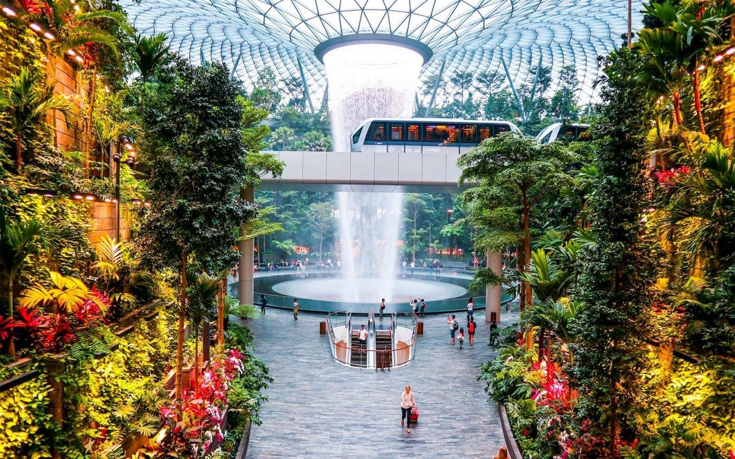 Public Art Installations That Define Urban Spaces-Sheet4