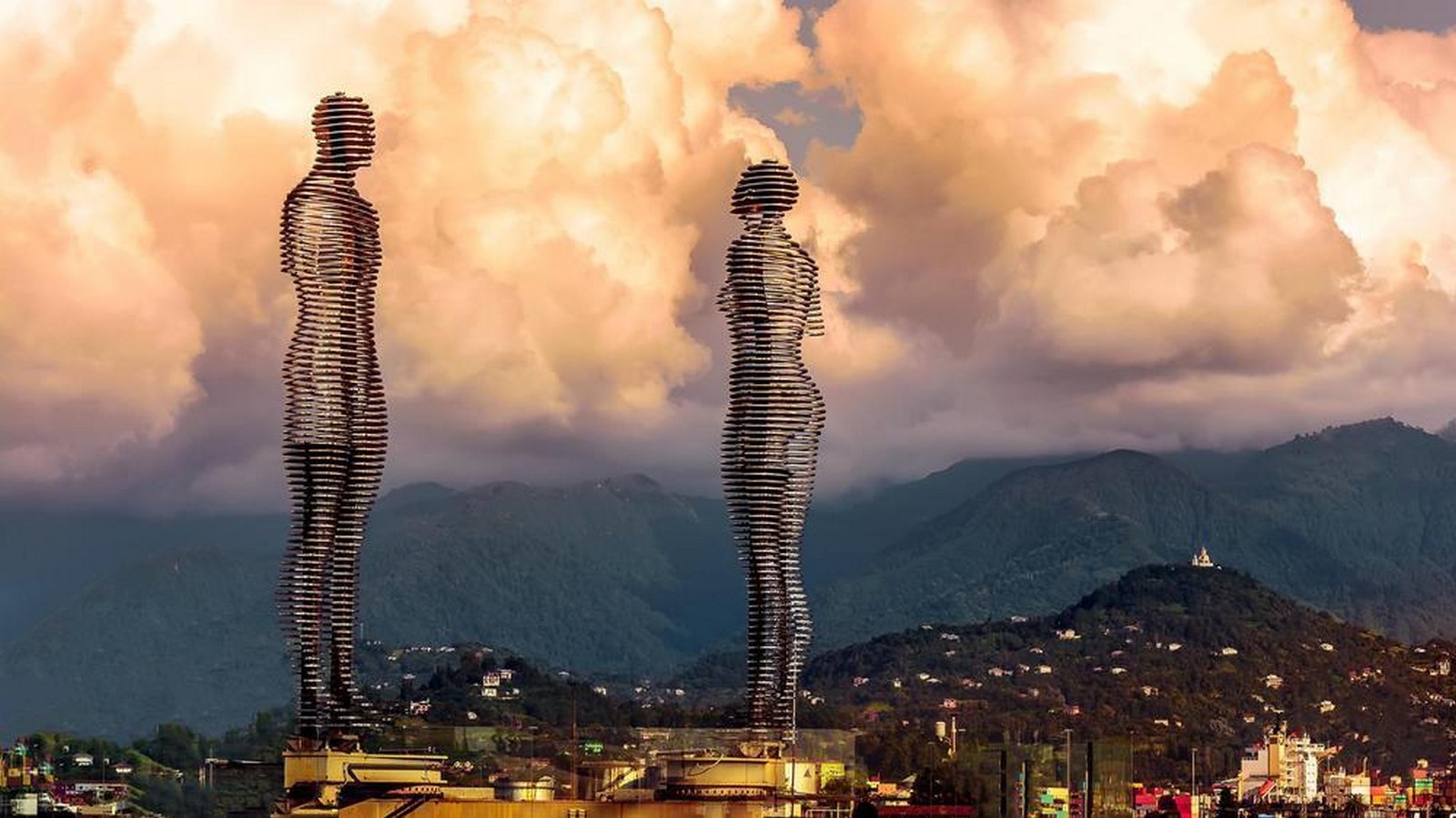 Public Art Installations That Define Urban Spaces-Sheet7