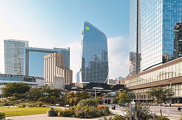 160 Front Street by Adrian Smith + Gordon Gill Architecture