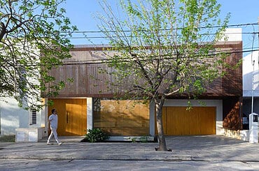 Christian Schlatter uses weathering steel to enclose the house in Córdoba with screens