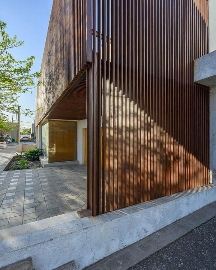 Christian Schlatter uses weathering steel to enclose the house in Córdoba with screens-Sheet5
