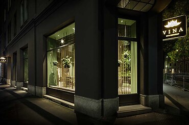 VINA Bar & Restaurant by INNOCAD architecture