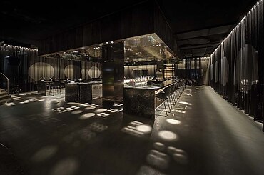 MOSH Bar & Dinner by INNOCAD architecture