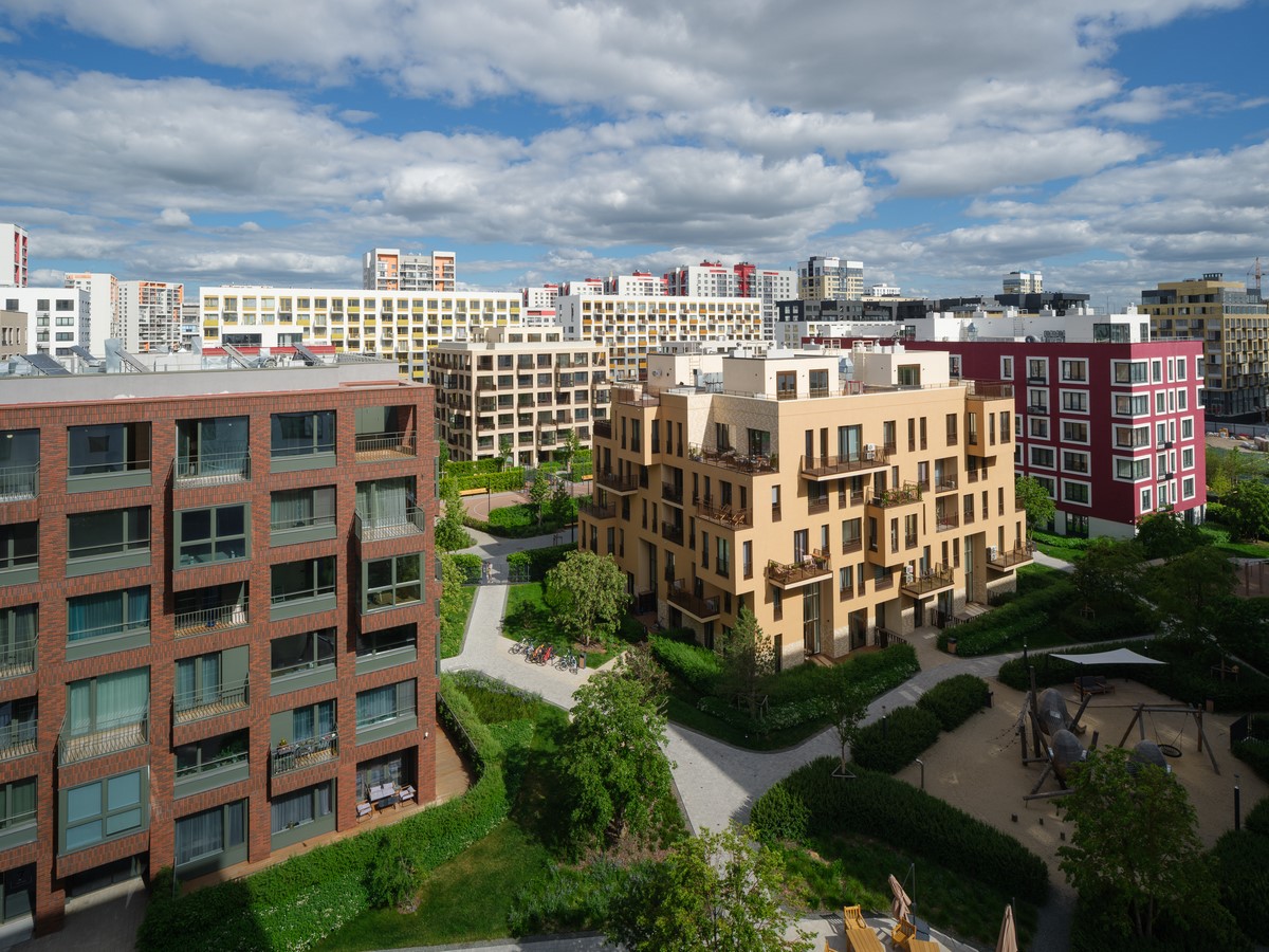 10862-A diverse urban quarter with innovative planning and a pedestrian promenade in Siberia by Brusnika-Sheet12