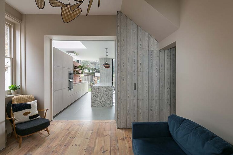 House 2-8-8 by WILLIAM TOZER Associates