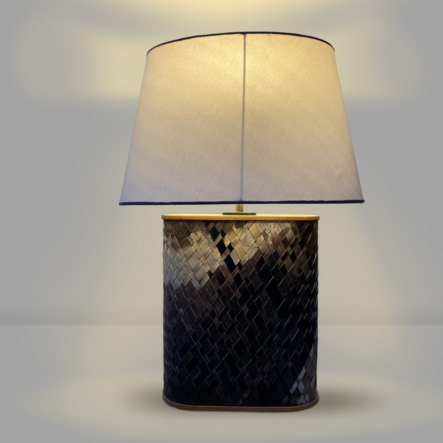 Artistry in Wood and Leather The Artful Integration of Classic and Contem-Sheet7