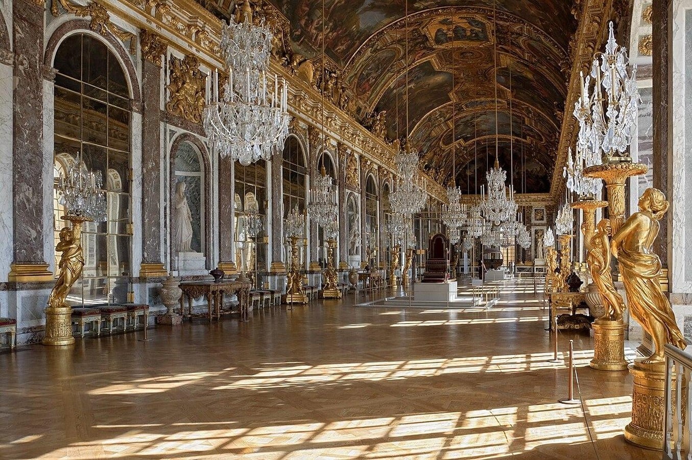 Chandeliers A Fusion of Art, Engineering, and Functionality-Sheet1