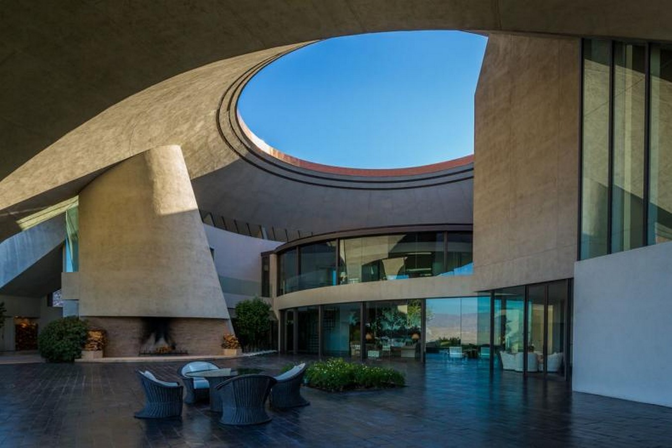 Project in-depth_ Bob Hope House, Palm Springs-Muskaan Amlani-Sheet4