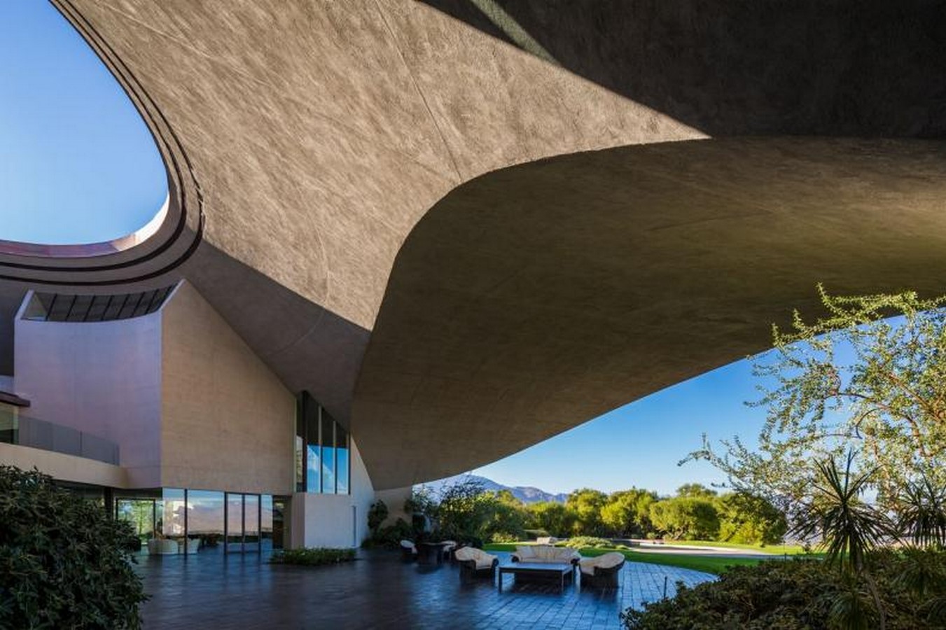 Project in-depth_ Bob Hope House, Palm Springs-Muskaan Amlani-Sheet8