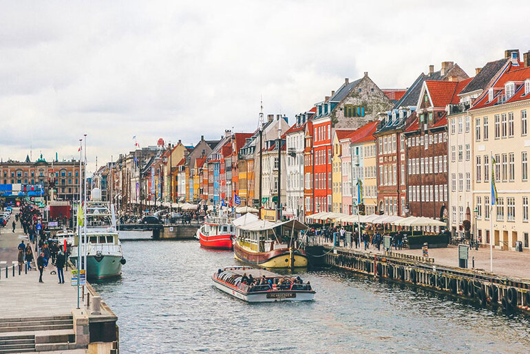How to Find and Buy Property in Tourist Destinations with High Return Potential