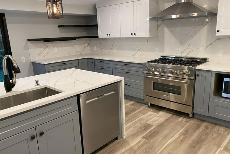 Knobs vs. Pulls: Which is Best for Your Kitchen Cabinets?