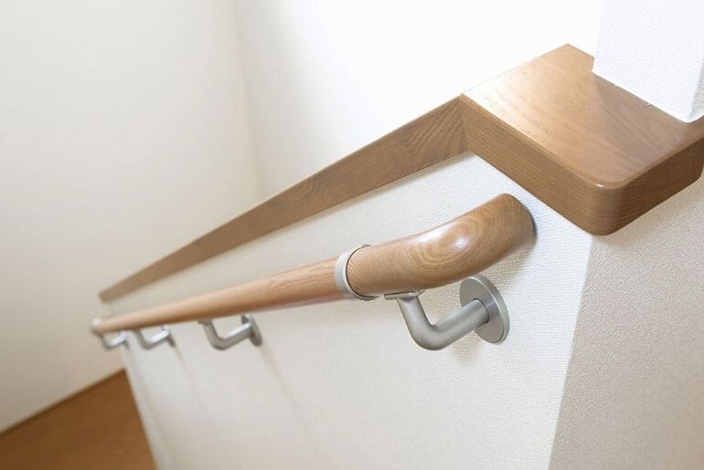 How Handrail Hardware Combines Safety and Aesthetic in Modern Homes