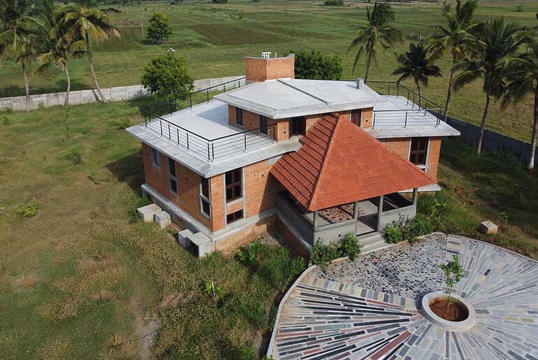 Lakshmi Farm house by RP Architects