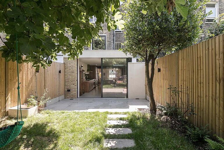 Canal House by WILLIAM TOZER Associates