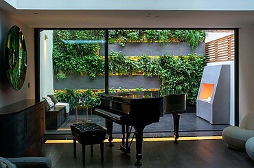 Green Wall Courtyard by Mylandscapes LTD