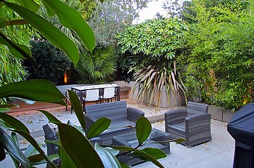 Brondesbury Architectural Courtyard by Mylandscapes LTD