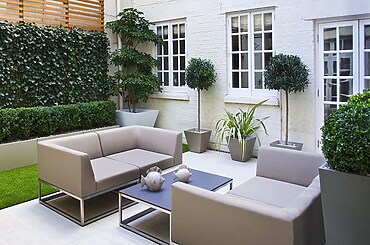 Marylebone Topiary Courtyard by Mylandscapes LTD