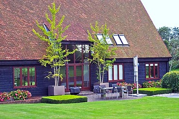 Debden Country Garden by Mylandscapes LTD