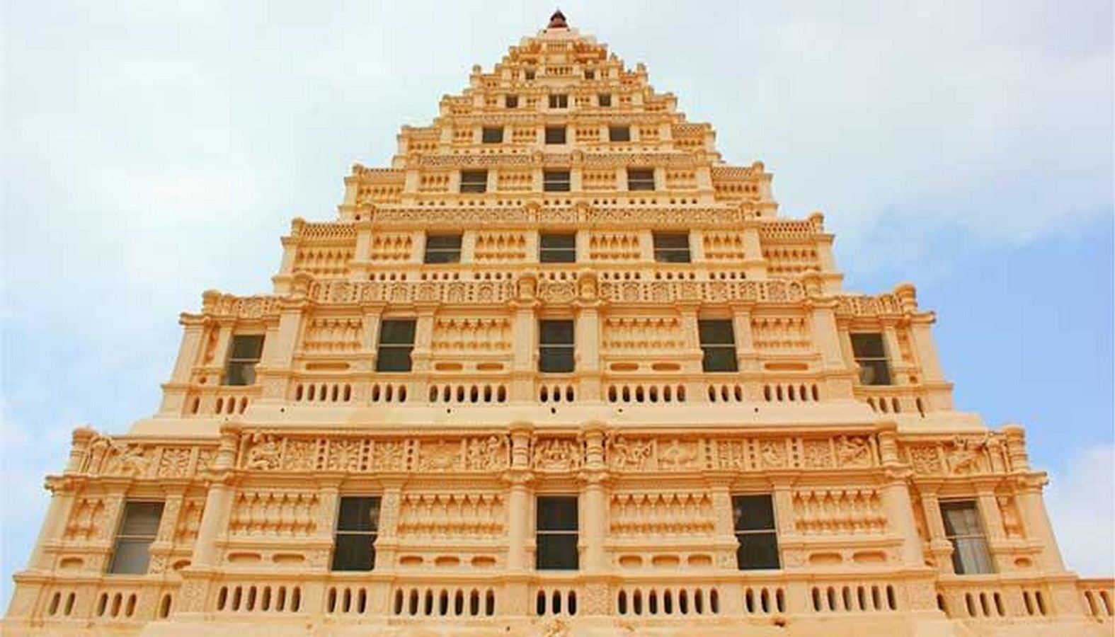 Travel the world Thanjavur Palace-Sheet8