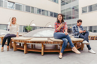 Designing Modern Outdoor Spaces for Relaxation and Gathering