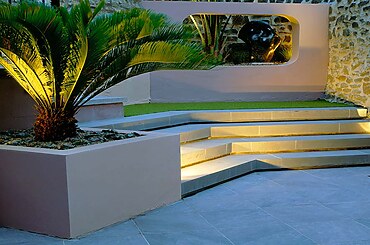 Dorset Courtyard Garden by Mylandscapes LTD