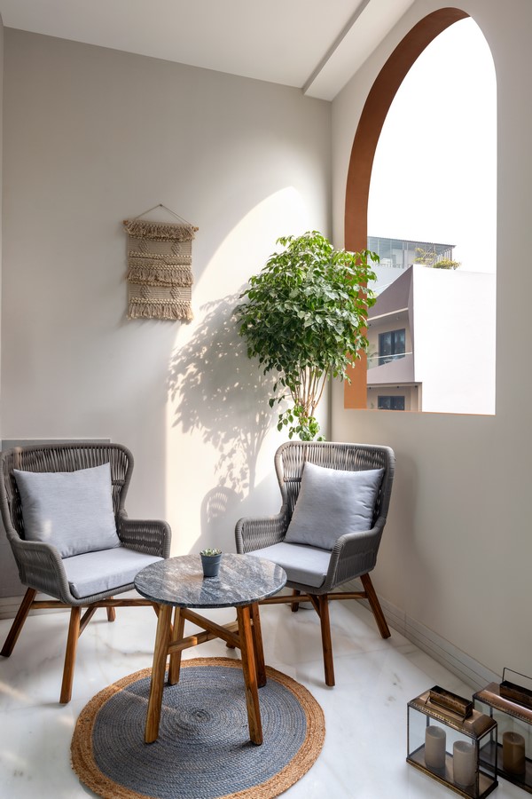 Cozy Wintery Home Styles From Sunlit Rooftop Retreats to Ch-Sheet4