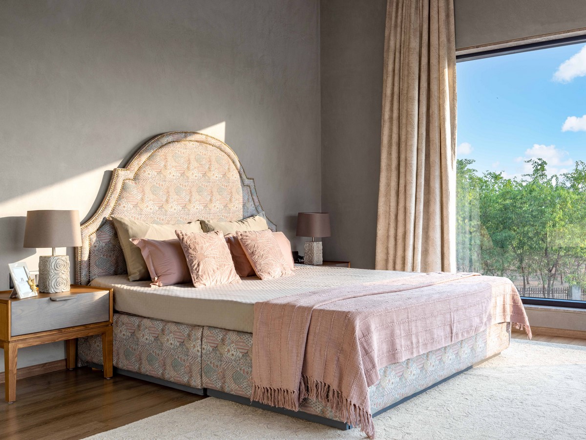 Cozy Wintery Home Styles From Sunlit Rooftop Retreats to Ch-Sheet8