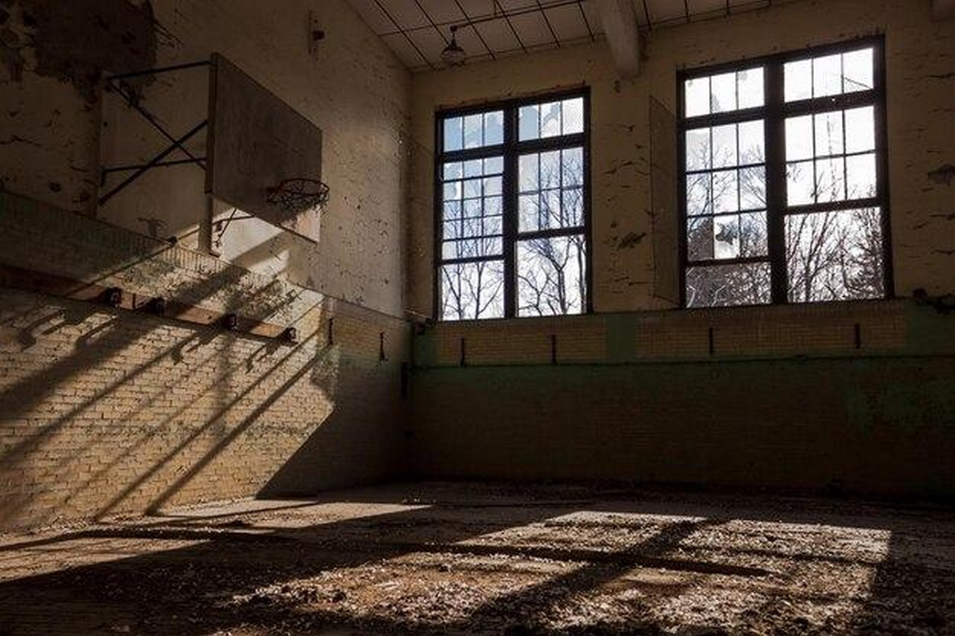 The Role of Light and Shadow in Ruin Photography-Sheet2