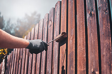 A Comprehensive Manual for Wood Fence Staining