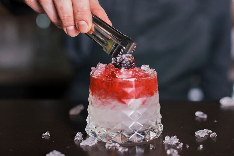 Why Every Home Needs a Crushed Ice Machine for Perfect Drinks, Smoothies, and More