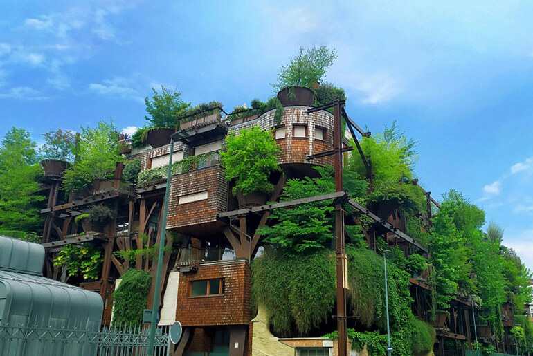Financing Sustainable Architecture Projects: Balancing Cost and Innovation