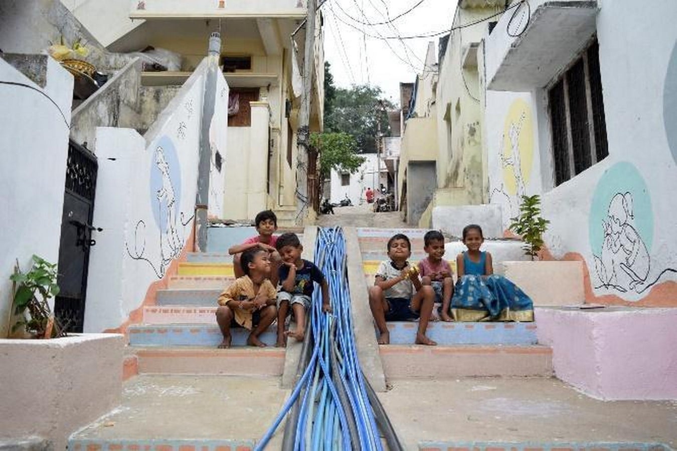 The Role of Streets in Fostering Social Interaction and Community Ties-Shhe8