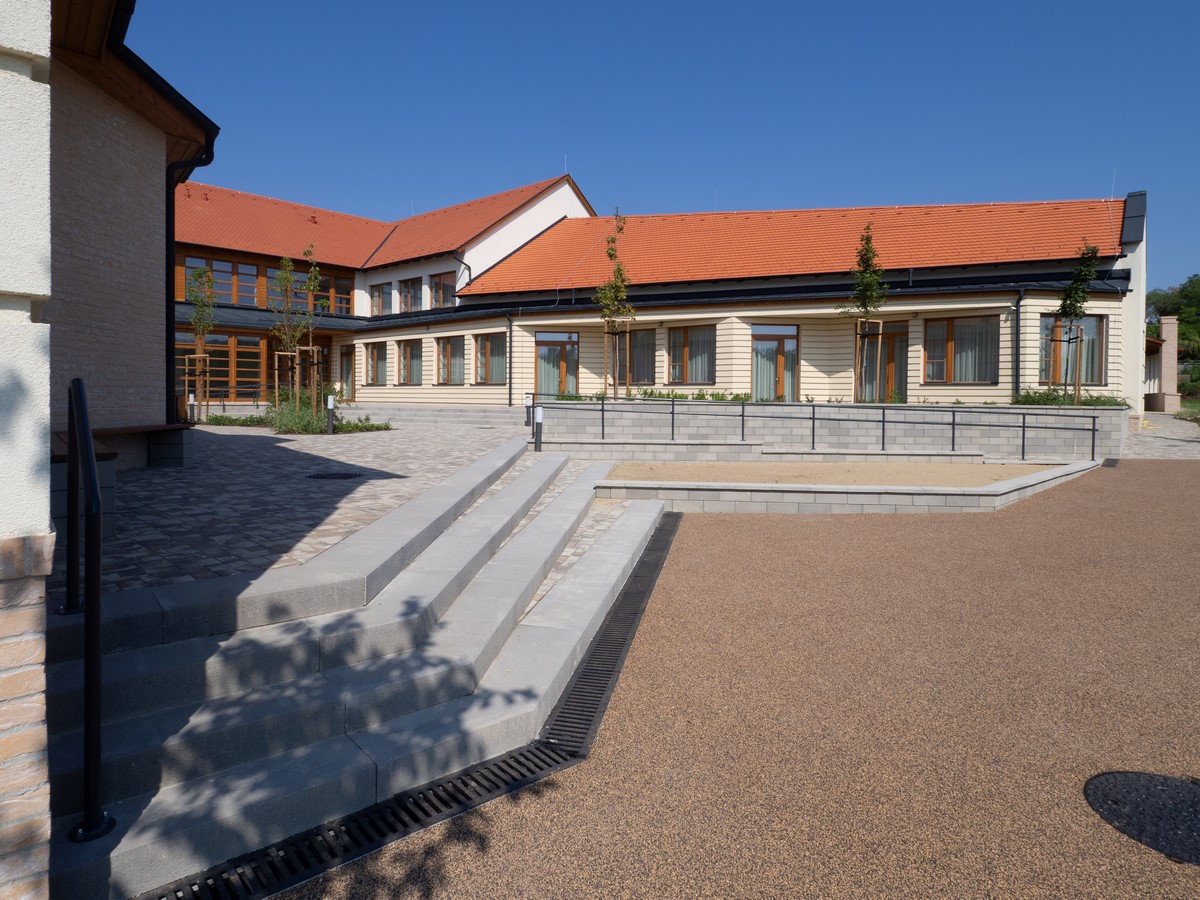 Elementary school, Maglód, Hungary by Triskell-Sheet5