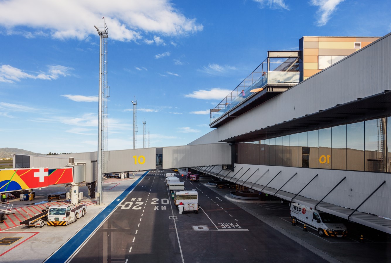 Florianópolis International Airport by Biselli Katchborian Arquitetos-Sheet10