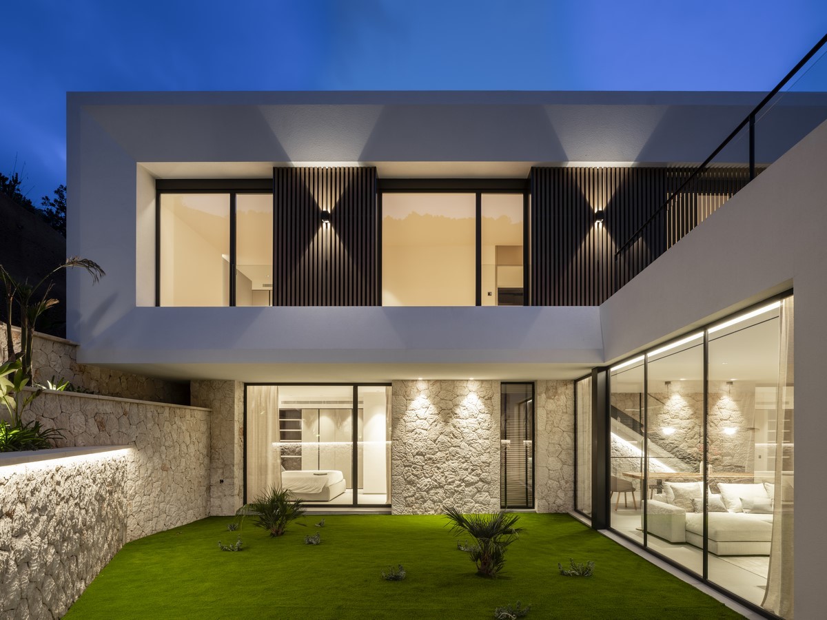 Mastering The Slope Evoque Turns Elevation Into An Architectural Experie-Sheet8
