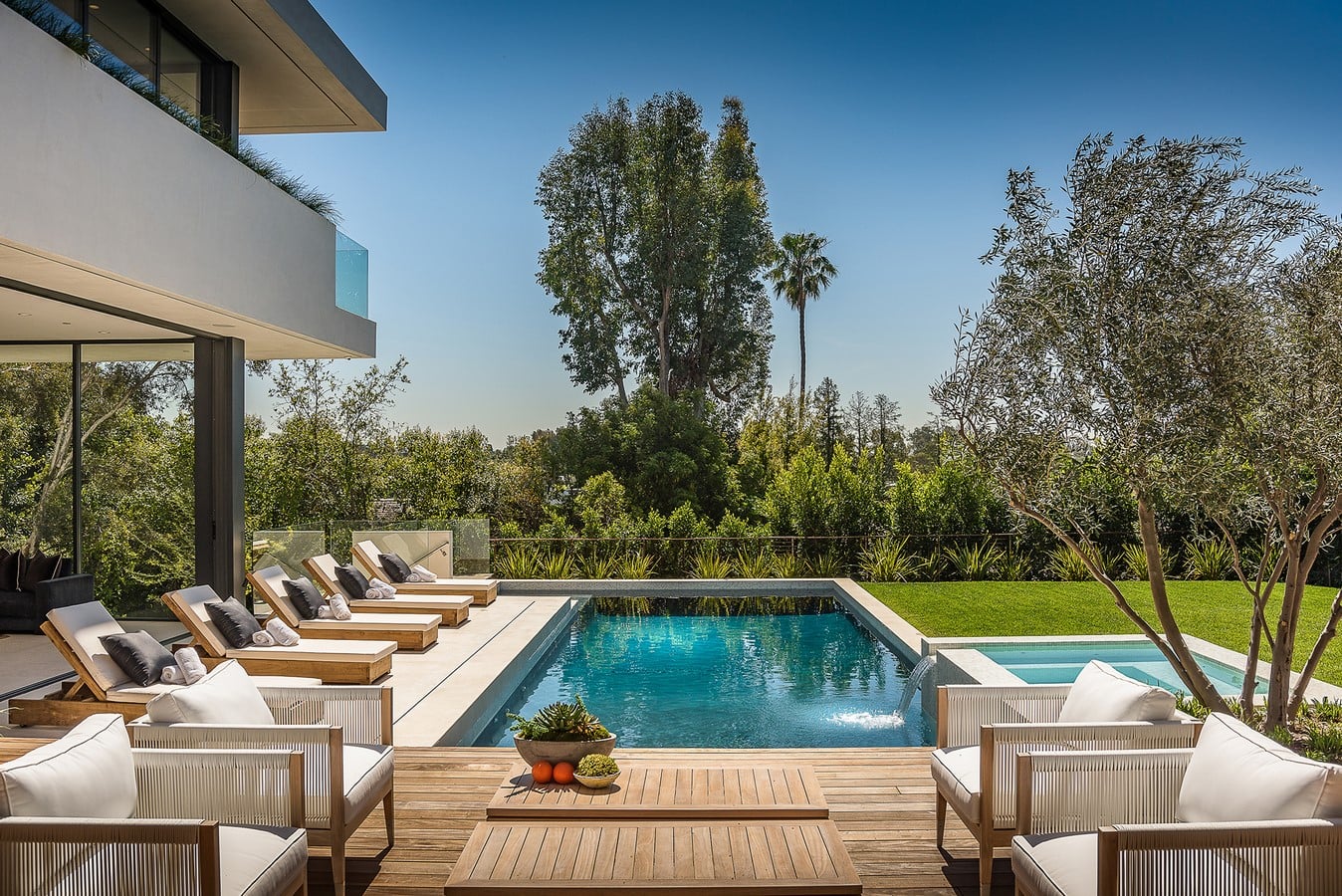 Amalfi Drive Residence by O+ L Studio-Sheet1