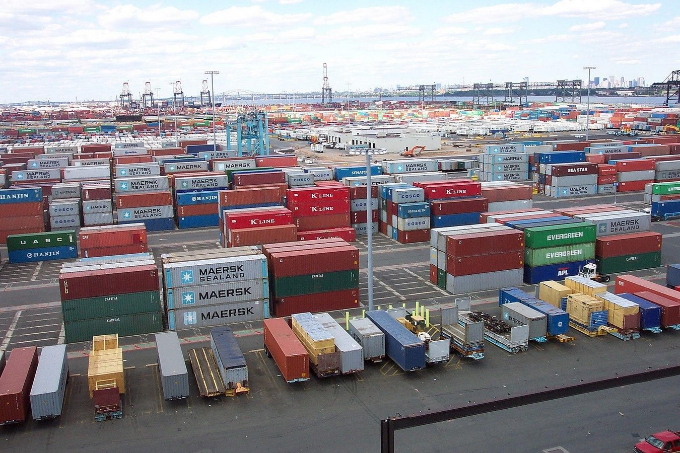 Shipping Containers Building with Boxes-Sheet1