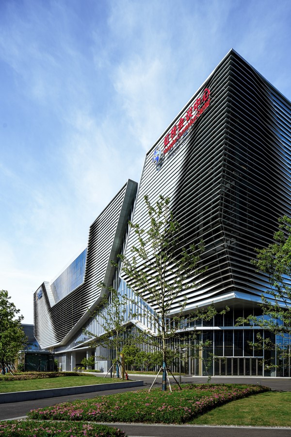 Shanghai Hongqiao Import Commodity Exhibition and Trade Center by Aedas-Sheet4