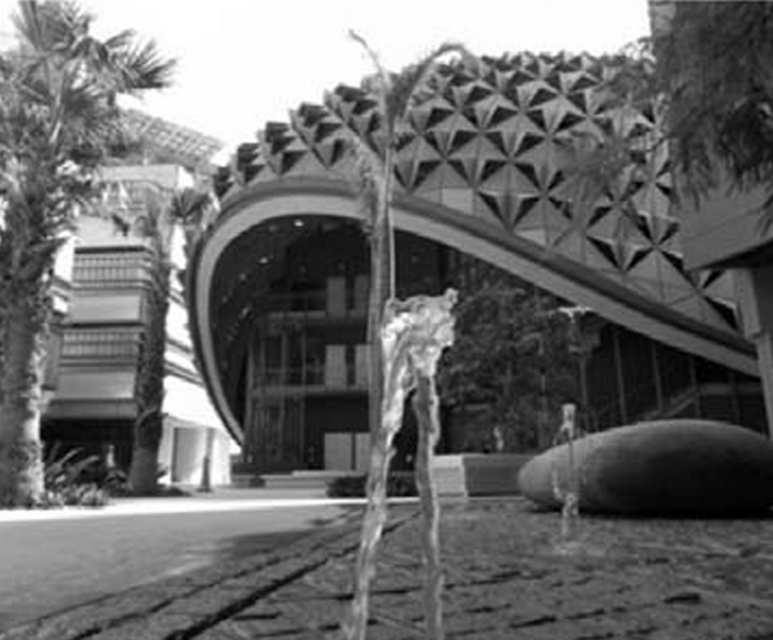 Reimagining the Future The Promise and Pitfalls of Sustainable Architecture-Sheet1