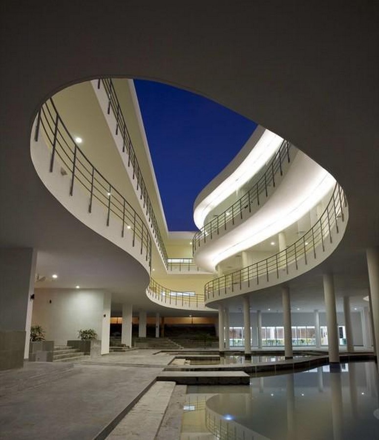 Contextual Intelligence: Embedding Site-Specific Cues into Architectural Form-Sheet3