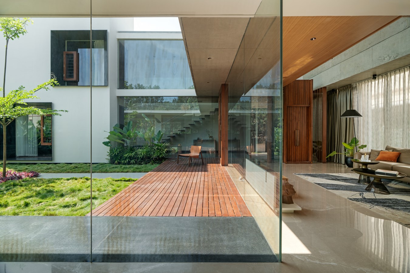 THE LONG HOUSE by CREST ARCHITECTS - RTF | Rethinking The Future