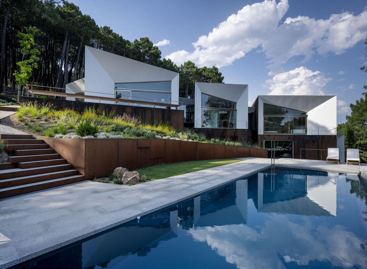 An architectural review of Casa Szoke in The Room Next Door-Sheet3