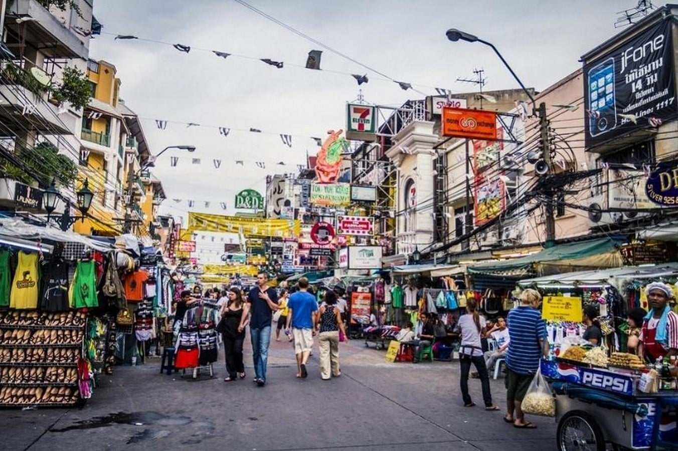 Walking through the streets of Bangkok-Sheet1