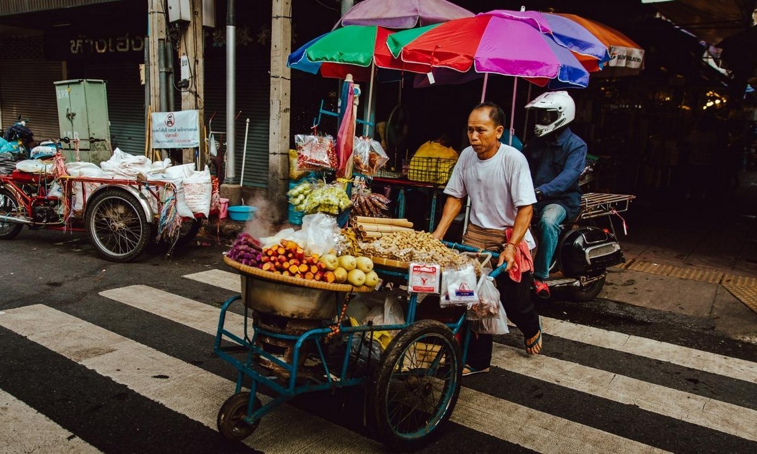 Walking through the streets of Bangkok-Sheet2
